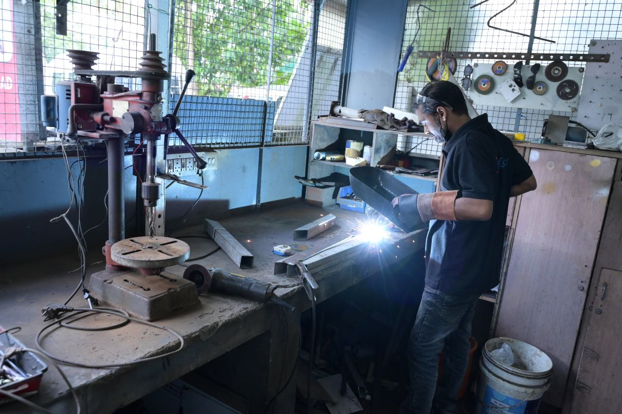 Madonna Electronics - Soldering Section